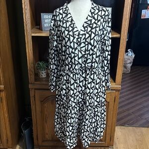 Rachel Zoe Black and White Patterned Babydoll Dress Size Medium EUC